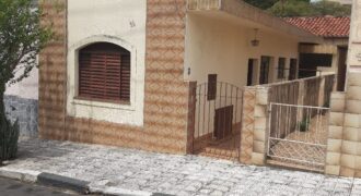 Casa 02 dormitórios Centro