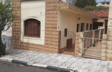 Casa 02 dormitórios Centro