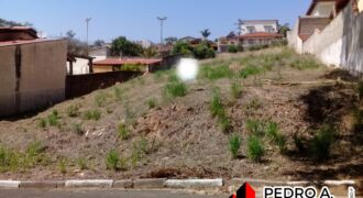 Terreno com 450m² no Jardim Bosque das Arapongas em Serra Negra- SP