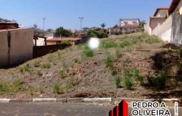 Terreno com 450m² no Jardim Bosque das Arapongas em Serra Negra- SP
