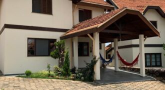 Casa 03 dormitórios no Condomínio Geneve em Serra Negra – SP