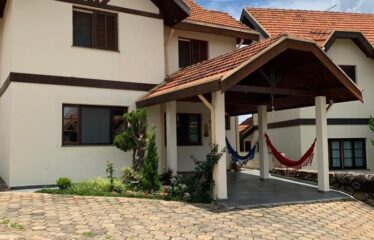 Casa 03 dormitórios no Condomínio Geneve em Serra Negra – SP