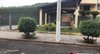 Linda casa 03 suítes e 500m² de Terreno no Jardim Primavera em Serra Negra –