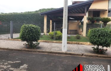 Linda casa 03 suítes e 500m² de Terreno no Jardim Primavera em Serra Negra –