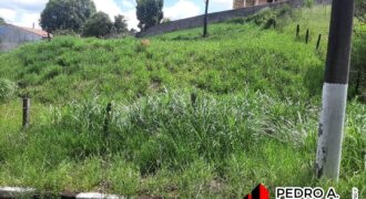 Terreno com 694m² no Loteamento Portal em Serra Negra- SP