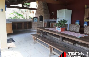 Linda casa 03 suítes e 500m² de Terreno no Jardim Primavera em Serra Negra –