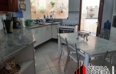 Linda casa 03 suítes e 500m² de Terreno no Jardim Primavera em Serra Negra –