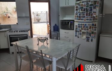 Linda casa 03 suítes e 500m² de Terreno no Jardim Primavera em Serra Negra –