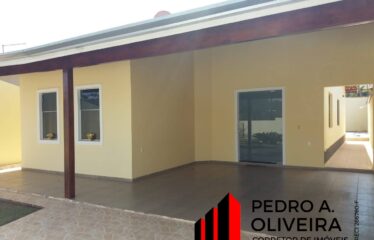 Casa com aproximadamente 160m² de Área Útil e 360m² de terreno no Jardim Yara, em Serra Negra – SP
