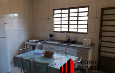 Casa com aproximadamente 160m² de Área Útil e 360m² de terreno no Jardim Yara, em Serra Negra – SP