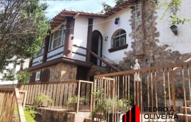 Casa 04 dormitórios e 250m² de área construída no Condomínio Vertentes em Serra Negra – SP