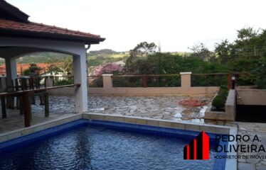 Casa com 03 dormitórios e 443m² de área total na Estancia Santa Maria em Serra Negra-SP