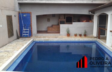 Casa com 03 dormitórios e 443m² de área total na Estancia Santa Maria em Serra Negra-SP