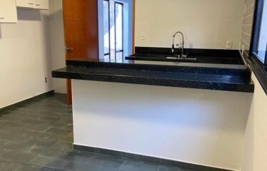 Casa 04 dormitórios com 383m² de terreno no Jardim Yara em Serra Negra – SP