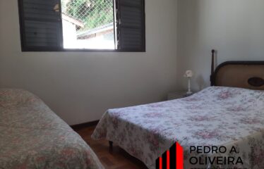Casa 04 dormitórios e 250m² de área construída no Condomínio Vertentes em Serra Negra – SP