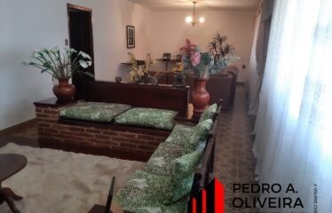 Bela chácara com 03 dormitórios e 3.000m² de área total no Bairro das Posses em Serra Negra – SP