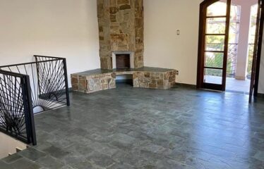 Casa 04 dormitórios com 383m² de terreno no Jardim Yara em Serra Negra – SP