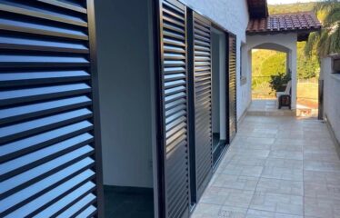 Casa 04 dormitórios com 383m² de terreno no Jardim Yara em Serra Negra – SP