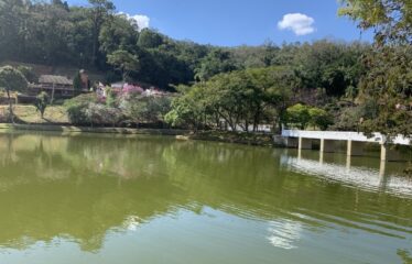 Casa 05 dormitórios e 720m² de área total no Condomínio Vertentes em Serra Negra – SP