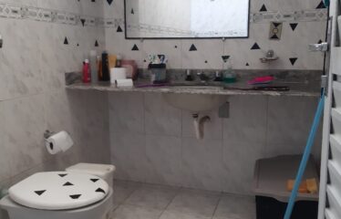 Casa 02 dormitórios e 225m² de área total no Alto das Palmeiras em Serra Negra – SP