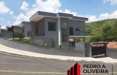 Casa Nova com 03 dormitórios e 583m² no Loteamento Suiza Park em Serra Negra – SP