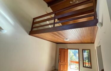 Linda Casa 03 dormitórios e 197m² de área construída em Serra Negra – SP