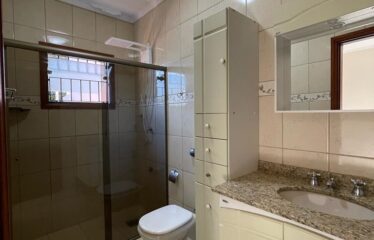 Linda Casa 03 dormitórios e 197m² de área construída em Serra Negra – SP