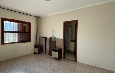 Linda Casa 03 dormitórios e 197m² de área construída em Serra Negra – SP