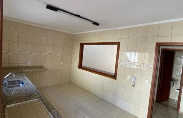 Linda Casa 03 dormitórios e 197m² de área construída em Serra Negra – SP