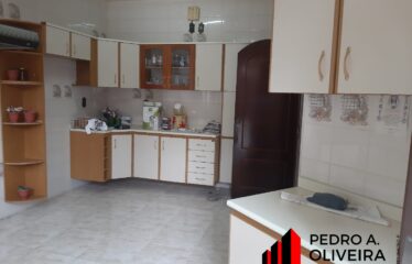 Casa 03 dormitórios e 280m² de área total próximo ao centro em Serra Negra – SP