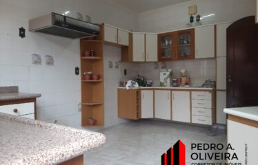 Casa 03 dormitórios e 280m² de área total próximo ao centro em Serra Negra – SP