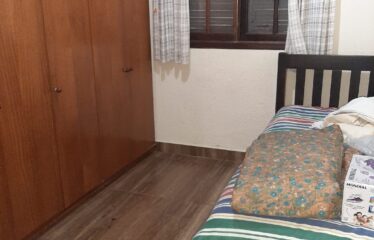 Casa 03 dormitórios e 280m² de área total próximo ao centro em Serra Negra – SP