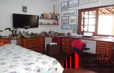 Linda Casa 04 dormitórios e 574m² de área total no centro de Serra Negra – SP