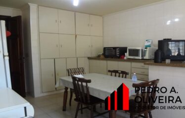 Linda Casa 04 dormitórios e 574m² de área total no centro de Serra Negra – SP