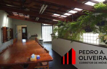 Linda Casa 04 dormitórios e 574m² de área total no centro de Serra Negra – SP