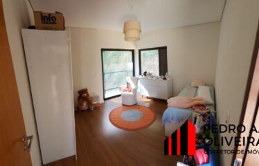 Belíssima casa 03 dormitórios e 1.800m² de área total em Monte Alegre do Sul – SP