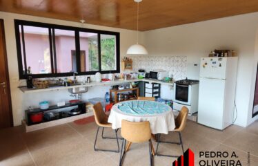 Belíssima casa 03 dormitórios e 1.800m² de área total em Monte Alegre do Sul – SP