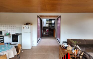 Belíssima casa 03 dormitórios e 1.800m² de área total em Monte Alegre do Sul – SP