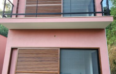 Belíssima casa 03 dormitórios e 1.800m² de área total em Monte Alegre do Sul – SP