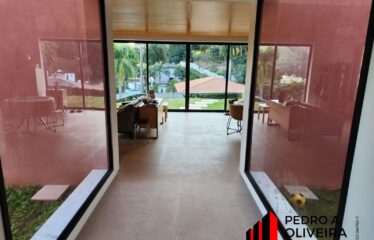 Belíssima casa 03 dormitórios e 1.800m² de área total em Monte Alegre do Sul – SP