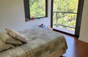 Belíssima casa 03 dormitórios e 1.800m² de área total em Monte Alegre do Sul – SP