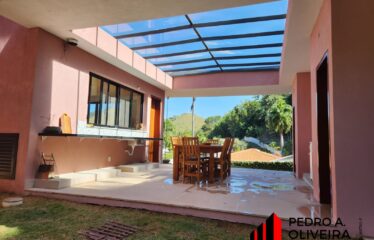 Belíssima casa 03 dormitórios e 1.800m² de área total em Monte Alegre do Sul – SP