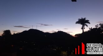 Belíssima casa 03 dormitórios e 1.800m² de área total em Monte Alegre do Sul – SP