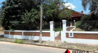 Linda chácara 04 dormitórios e 1.968m² de área total no centro de Amparo – SP