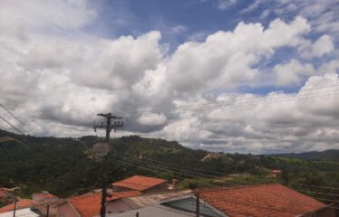 Casa 03 dormitórios no Alto das Palmeiras em Serra Negra – SP