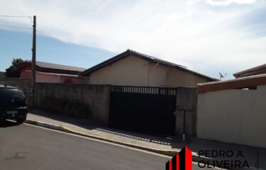 Casa 02 dormitórios e 300m² de área total no centro de Serra Negra – SP