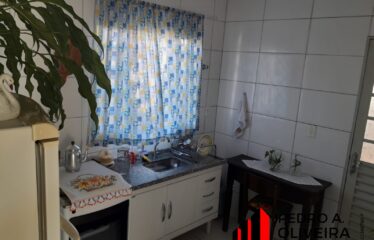 Casa 02 dormitórios e 300m² de área total no centro de Serra Negra – SP