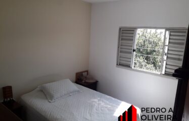 Casa 02 dormitórios e 300m² de área total no centro de Serra Negra – SP
