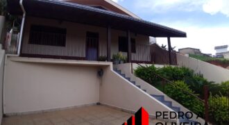 Casa 02 dormitórios e 344m² de área total no centro de Aguas de Lindoia – SP