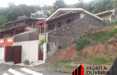 Casa 02 dormitórios e 344m² de área total no centro de Aguas de Lindoia – SP